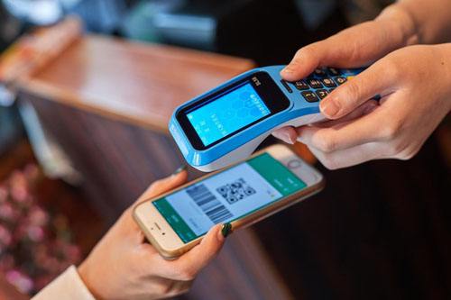 POS機在銀行辦理，還是選擇第三方機構辦理 